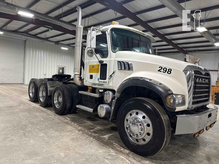 2009-mack-granite-gu713-image-3