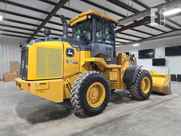 2022-deere-444-p-tier-image-3