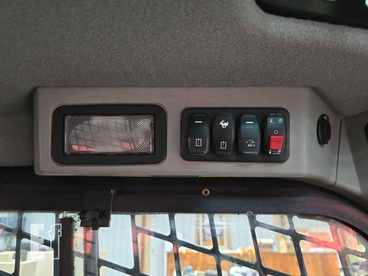 2022-caterpillar-289d3-image-18