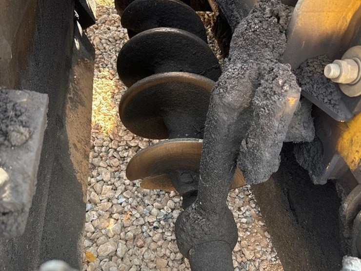 2018-volvo-p7110b-image-14