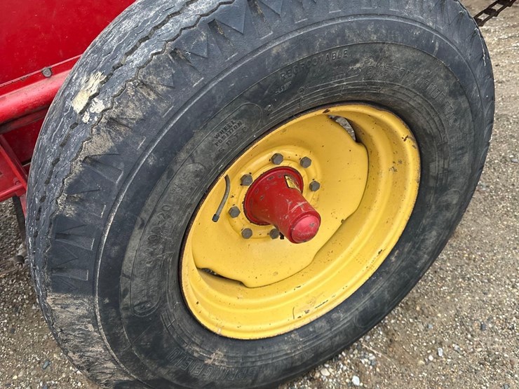 new-holland-329-image-5