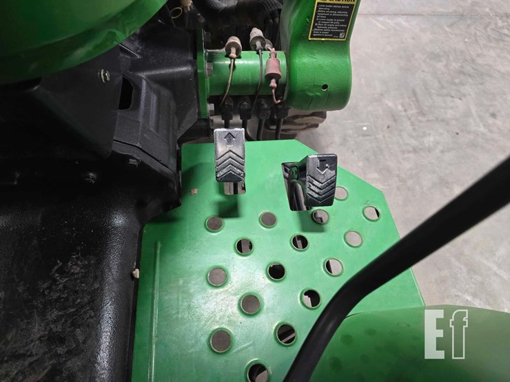 john-deere-3320-image-13