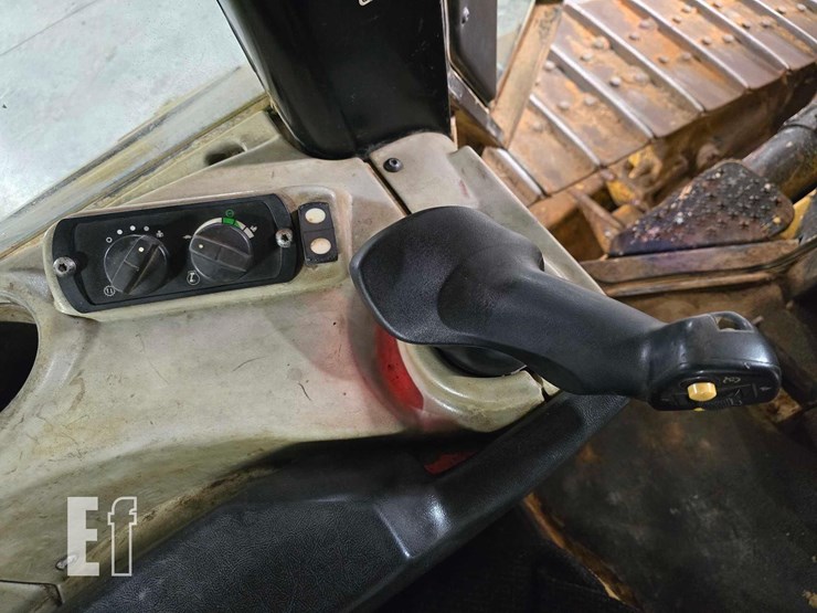 2016-caterpillar-d6n-lgp-image-21