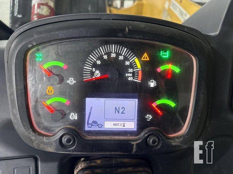 2017-caterpillar-tl1055d-image-10