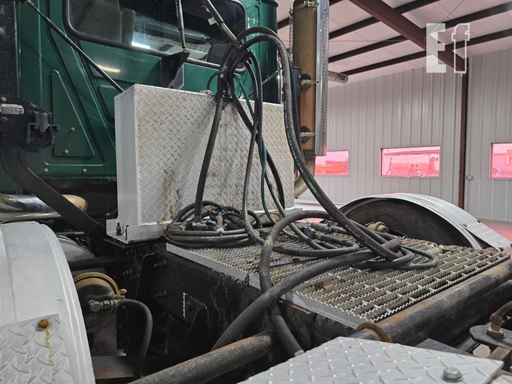 2000-mack-ch613-image-21