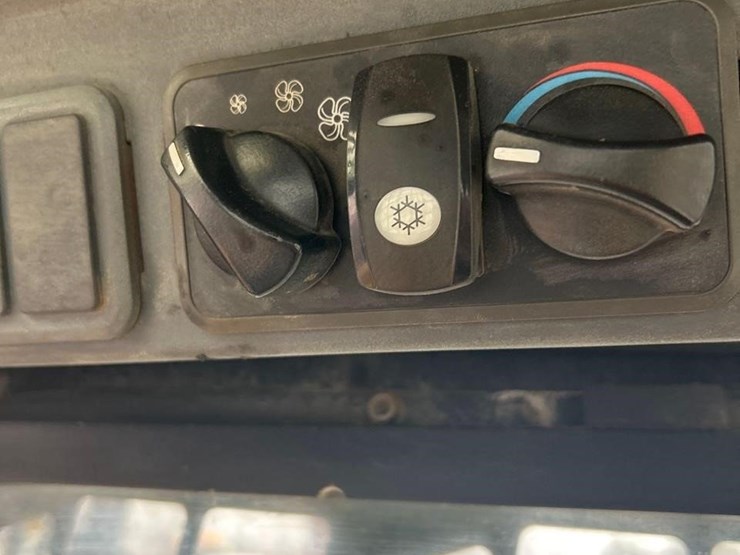 2011-caterpillar-299c-image-19