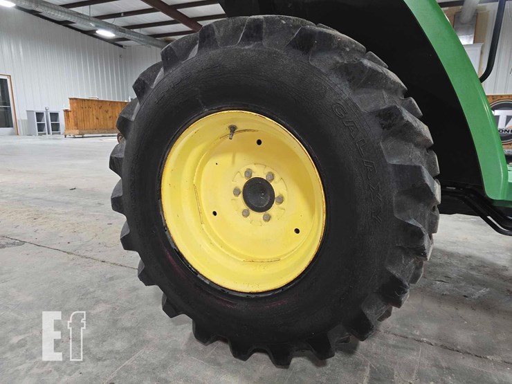 john-deere-3320-image-22