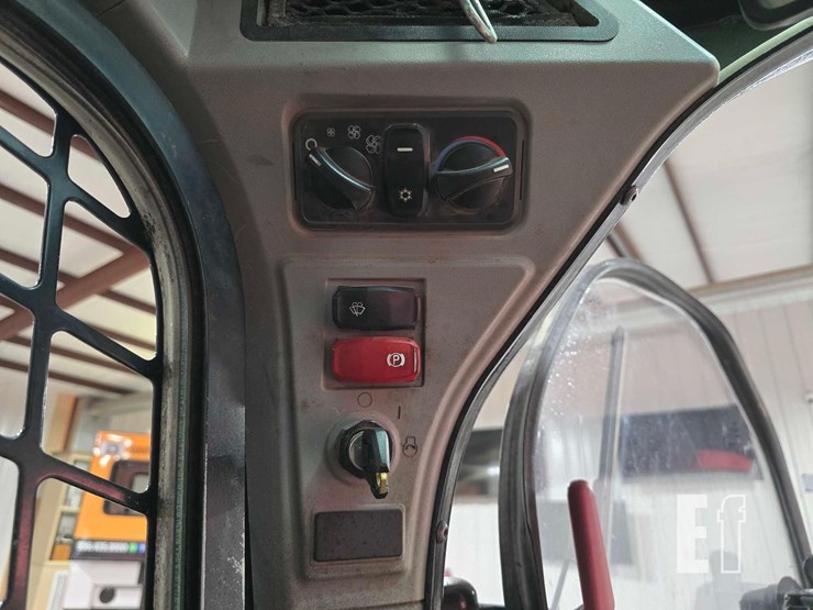 2020-caterpillar-262d3-image-17