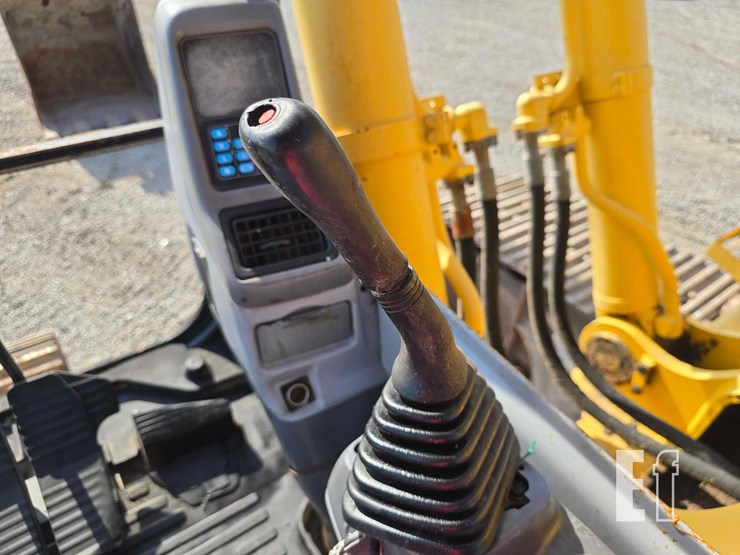 2005-komatsu-pc300-lc-7l-image-13