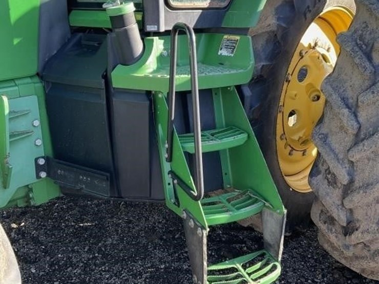 john-deere-8235r-image-14