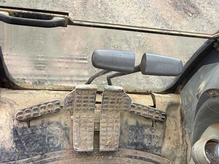 2013-deere-245g-lc-image-16