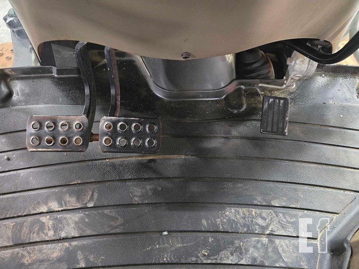 2013-case-580n-image-17