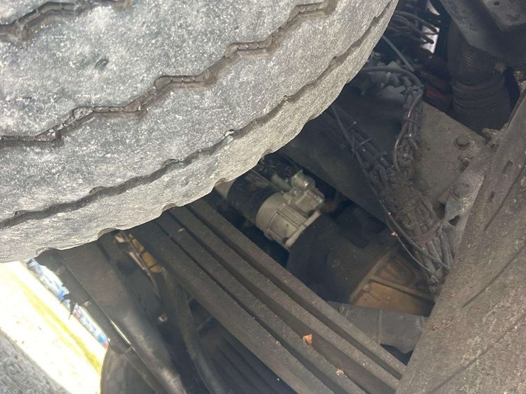 2018-peterbilt-320-image-20