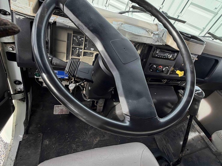 international-4900-image-19