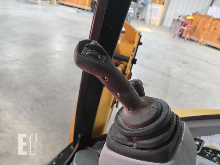 2011-caterpillar-420e-it-image-24