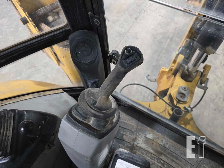 2013-caterpillar-430f-it-image-22