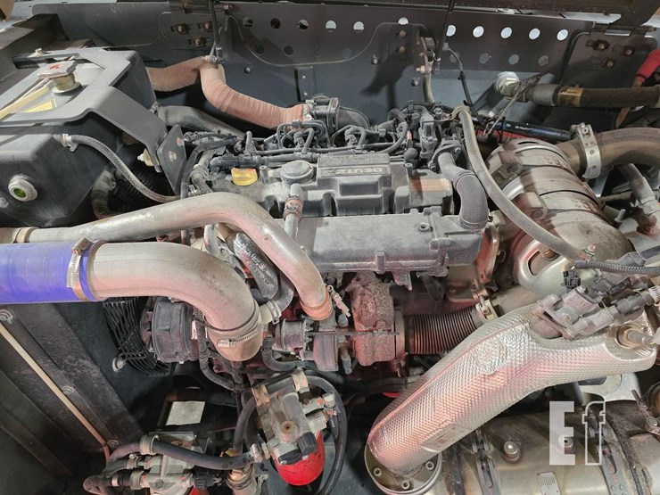 2019-skyjack-sj8831rt-image-8