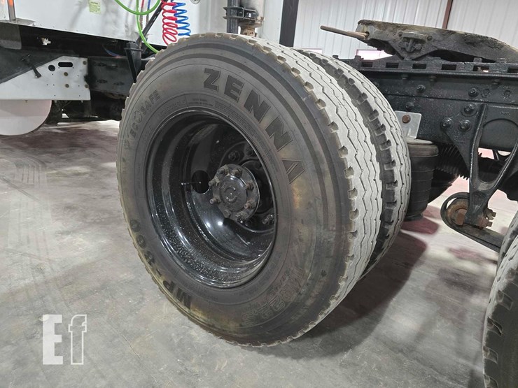 2005-international-9400-image-28