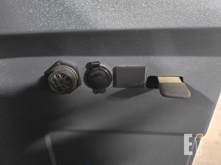 2022-deere-444-p-tier-image-25