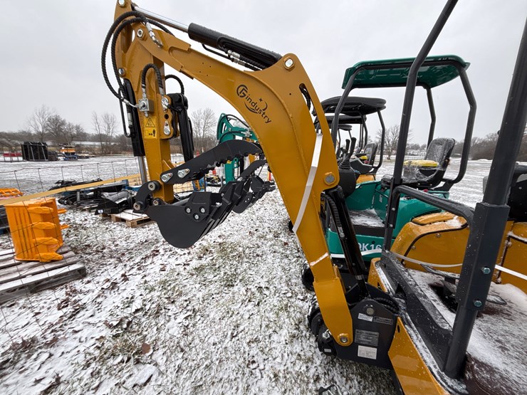 #2010-•-unused-qk20r-mini-excavator-image-3