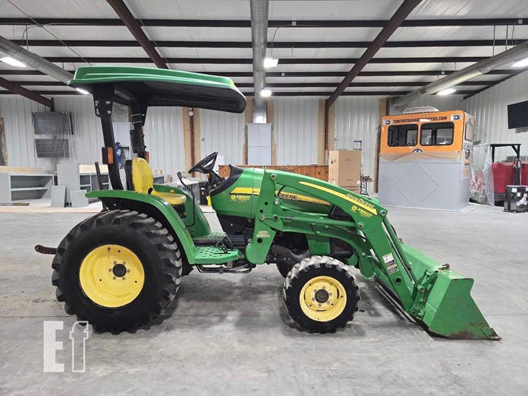 john-deere-3320-image-6