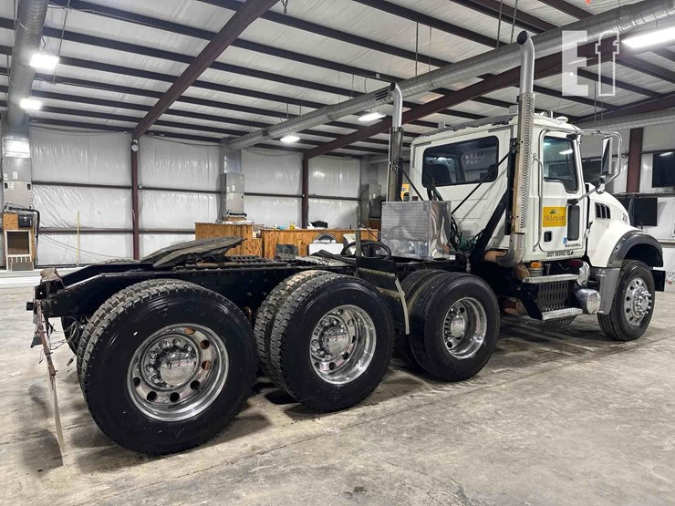 2009-mack-granite-gu713-image-5