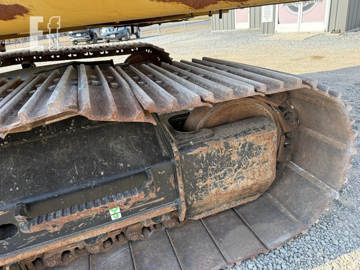 2023-caterpillar-320gc-image-23