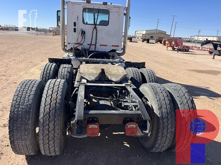 2022-freightliner-coronado-122-sd-image-5