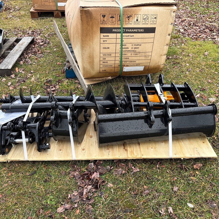 #3011 • 2025 Unused GIYI QTY (8) Excavator Attachment