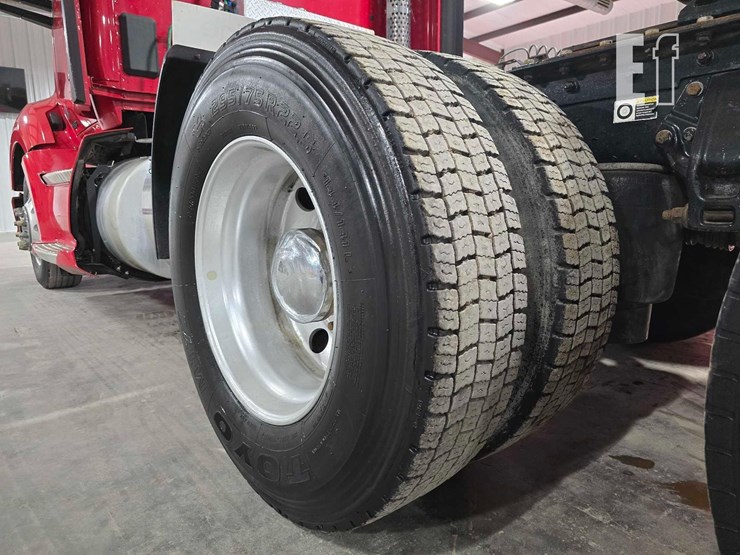 2015-kenworth-t680-image-25