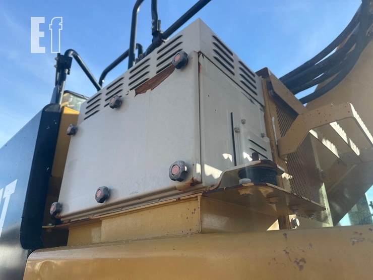 2020-caterpillar-325flcr-image-32