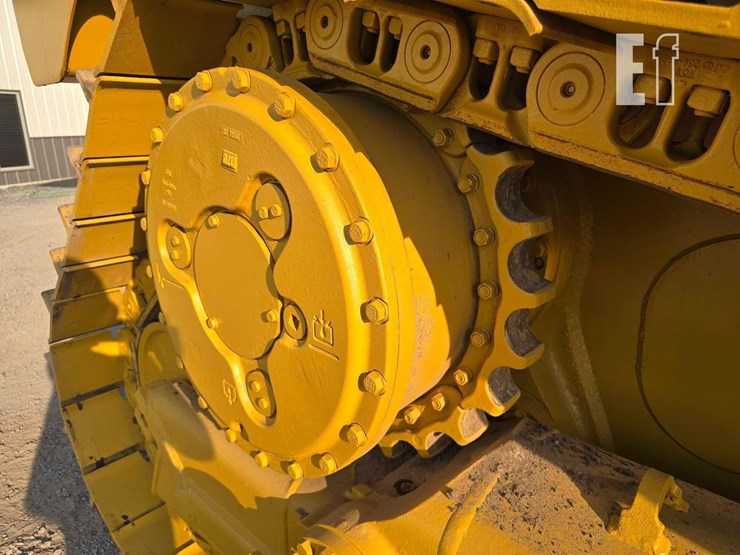 2020-caterpillar-d6-image-29