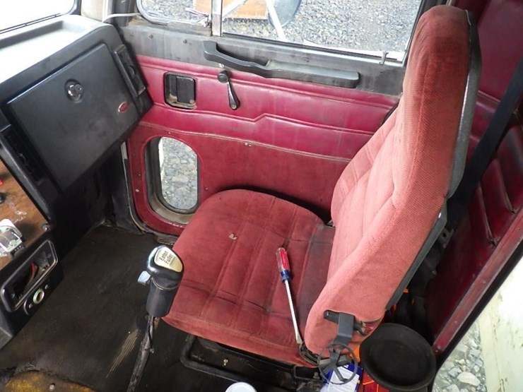 1990-peterbilt-379-image-33