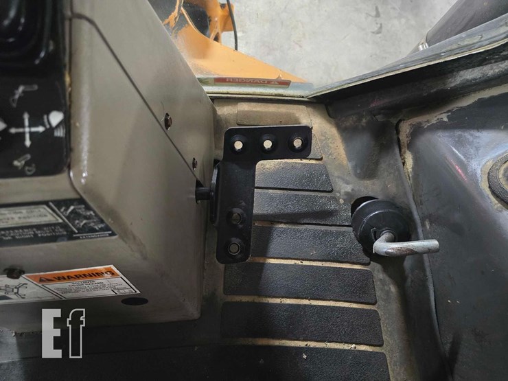 2013-case-580n-image-24