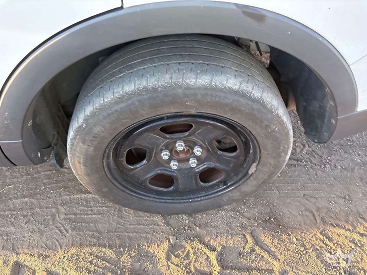 2016-ford-explorer-image-19