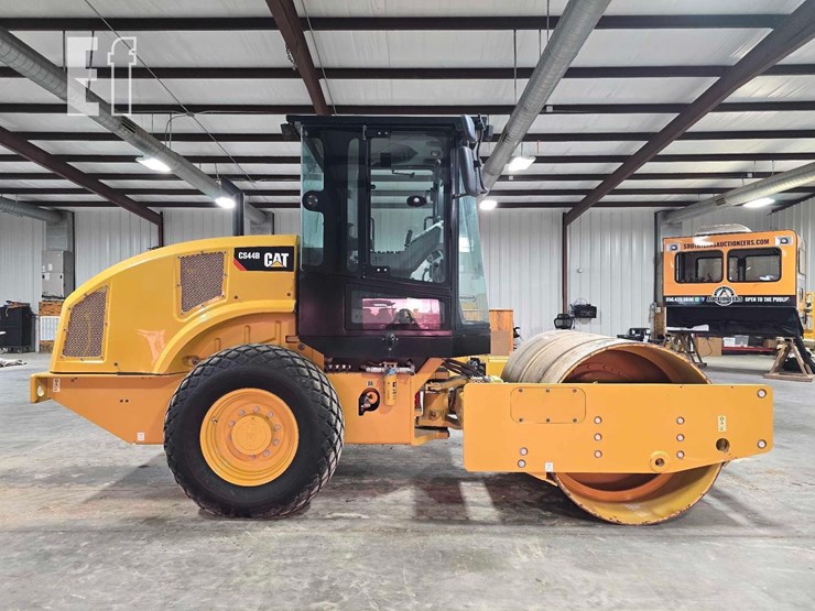 2020-caterpillar-cs44b-image-6