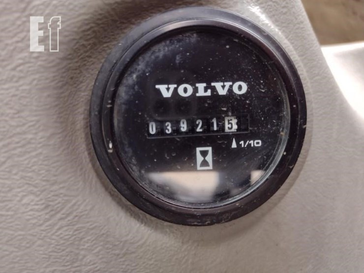 2015-volvo-ec220e-lr-image-11