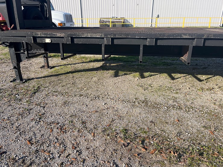 #4-•-32ft-goose-neck-trailer-image-11