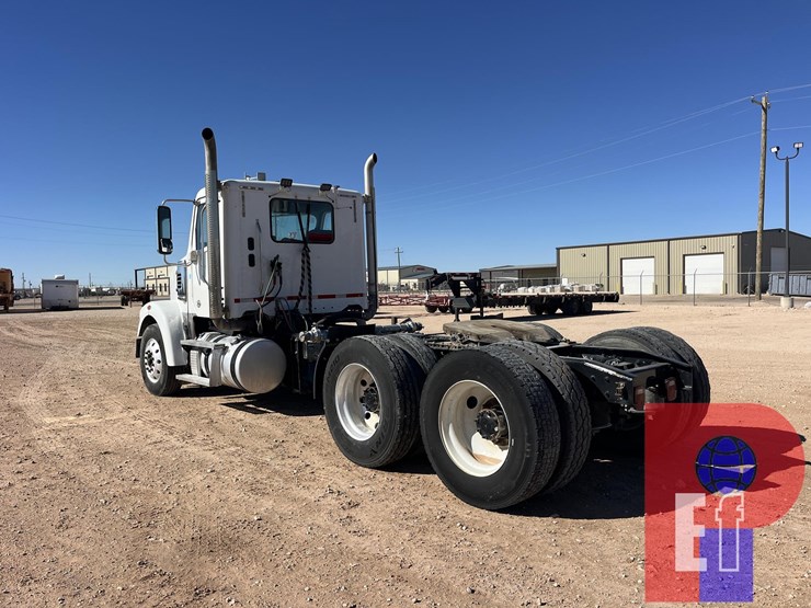 2022-freightliner-coronado-122-sd-image-2