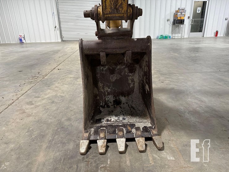 2016-caterpillar-415f2-image-16