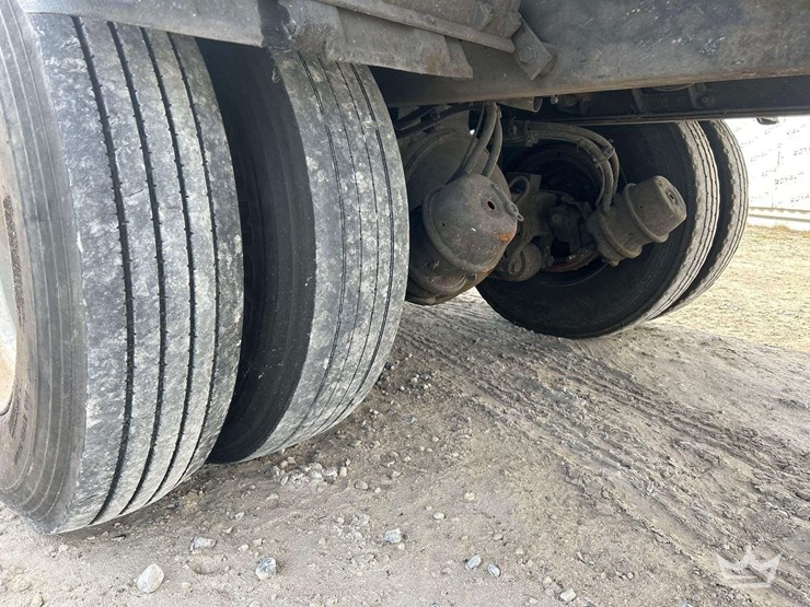 2017-peterbilt-320-image-19