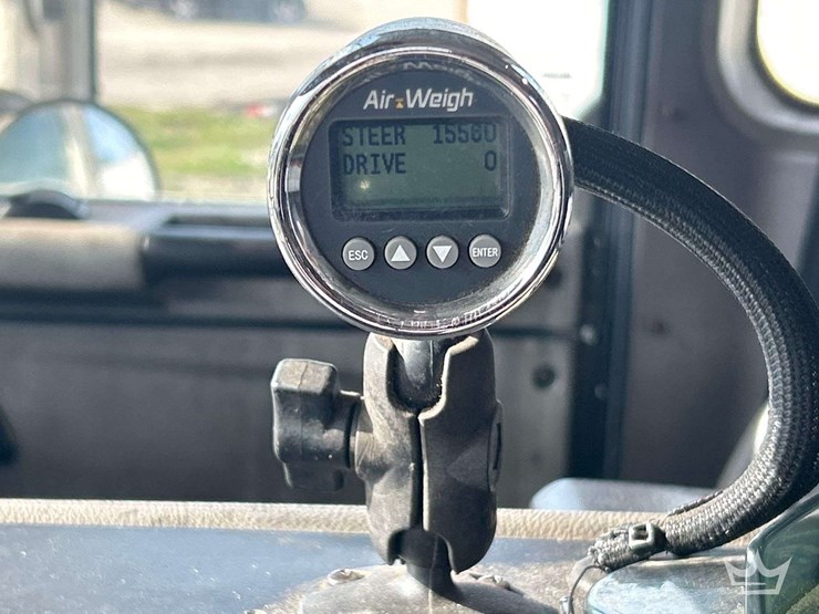 2017-peterbilt-320-image-32