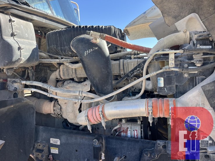 2021-freightliner-coronado-122-sd-image-7