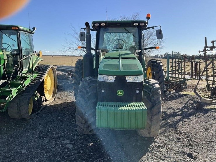 john-deere-8235r-image-3