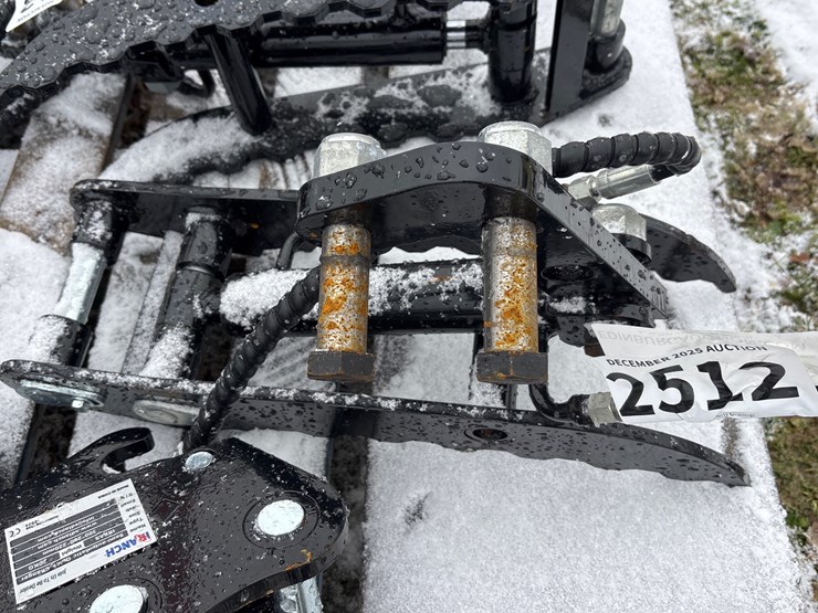 #2512-•-2025-unused-ir-hydraulic-thumb-clamp-image-1