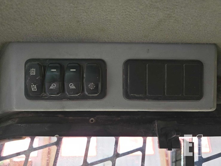 2020-caterpillar-262d3-image-15