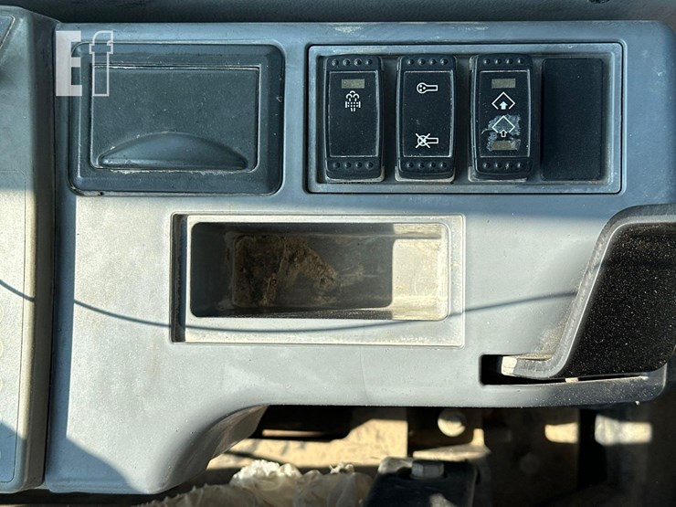 2018-deere-350g-lc-image-23