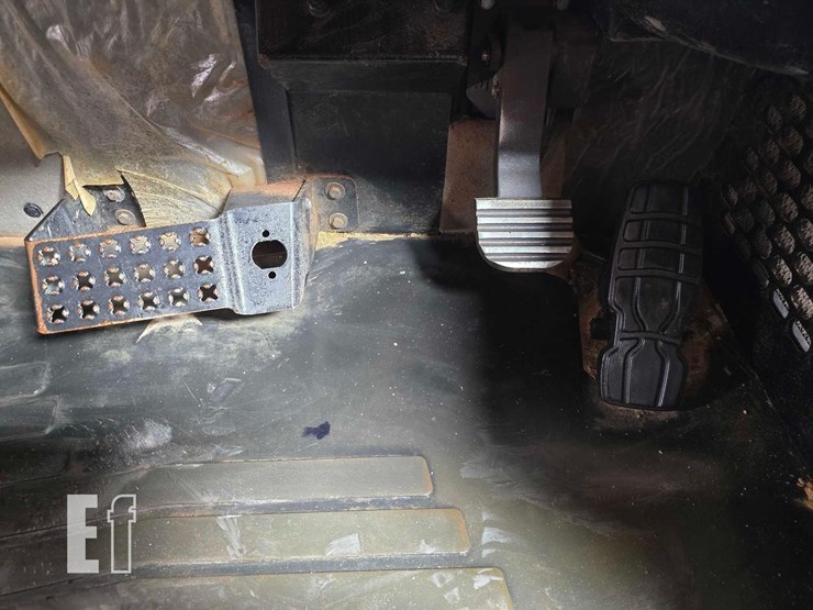 2015-caterpillar-745c-image-11