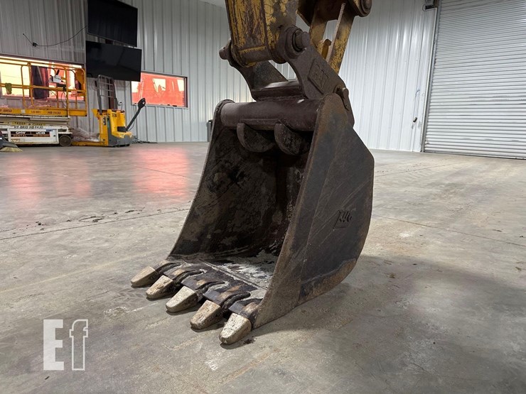 2016-caterpillar-415f2-image-17