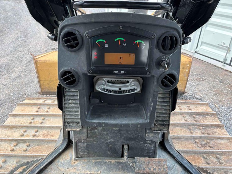 2015-caterpillar-d5k2-lgp-image-21